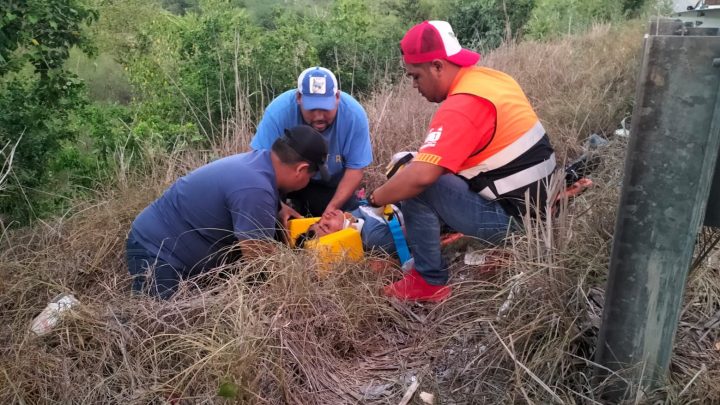 Motociclista derrapa y termina con lesiones