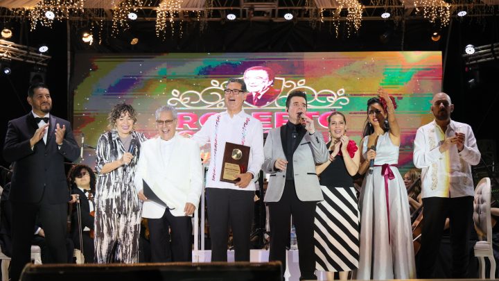 Vibró el Parque Bicentenario con la música en el concierto homenaje al Maestro Roberto Cantoral