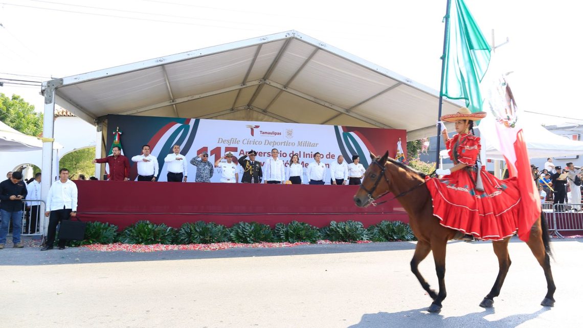 Desfilan miles de jóvenes en el 115 aniversario de la Revolución Mexicana