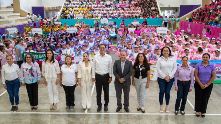 Dunia Marón fortalece las tradiciones de la mano de la Dra. María Santiago de Villarreal Presidenta del DIF Tamaulipas en exitoso Concurso Regional Infantil “La Tradición Nos Une”