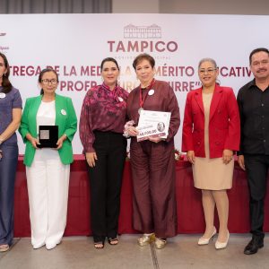 Entrega Mónica Villarreal Medalla al Mérito Educativo “Prof. Lauro Aguirre” 2026