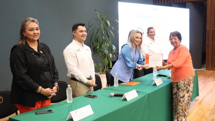 Capacita la UAT a personas mayores en el uso de herramientas digitales