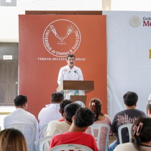 Encabeza el rector Dámaso Anaya entrega de becas a 493 estudiantes de la UAT