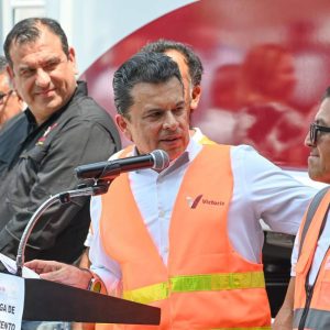 Entrega Lalo Gattás otro nuevo camión recolector de basura
