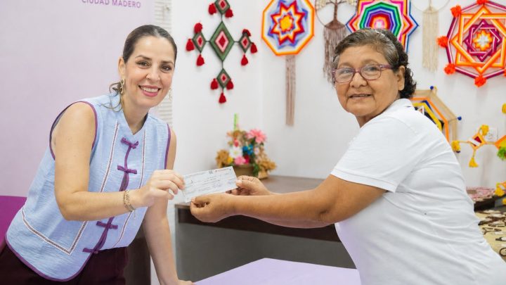 DIF Madero y DIF Tamaulipas entregan estímulos a becarios de la Casa Club del Adulto Mayor