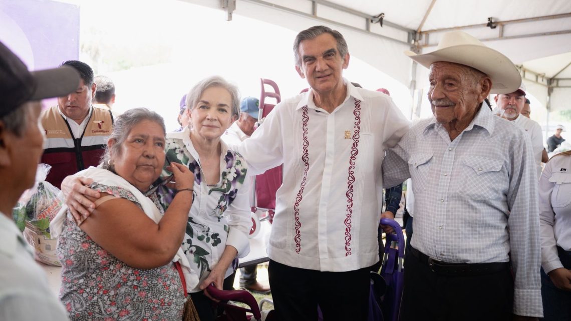 Américo y María de Villarreal llevan apoyos y servicios gratuitos a las familias de Antiguo Morelos