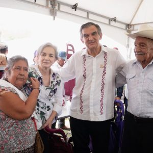 Américo y María de Villarreal llevan apoyos y servicios gratuitos a las familias de Antiguo Morelos