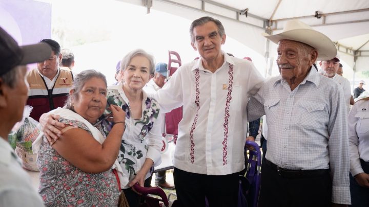 Américo y María de Villarreal llevan apoyos y servicios gratuitos a las familias de Antiguo Morelos